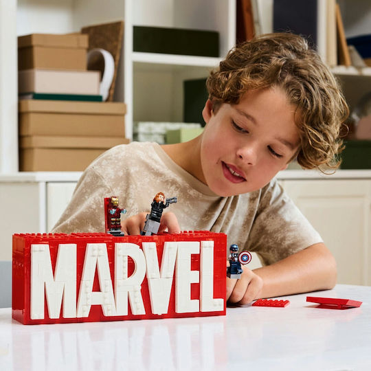 LEGO Marvel Super Heroes MARVEL Logo & Minifigures for Ages 12+ 931 Pieces