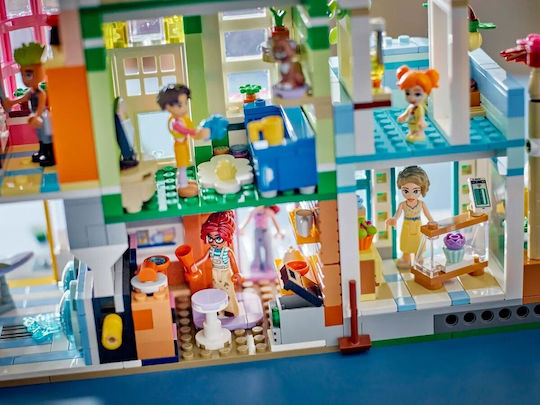 LEGO Friends Apartamente și Magazine Heartlake City pentru 12+ Ani 2040 Bucăți