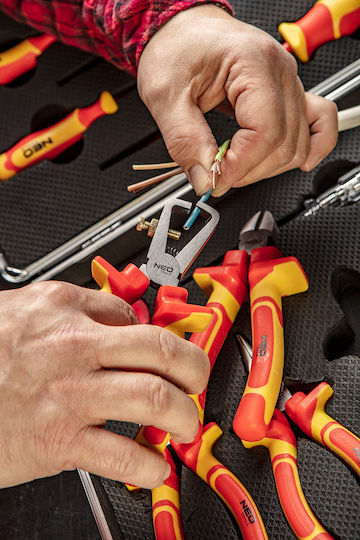 Neo Tools Werkzeugkoffer mit 13 Werkzeugsatz für Elektriker