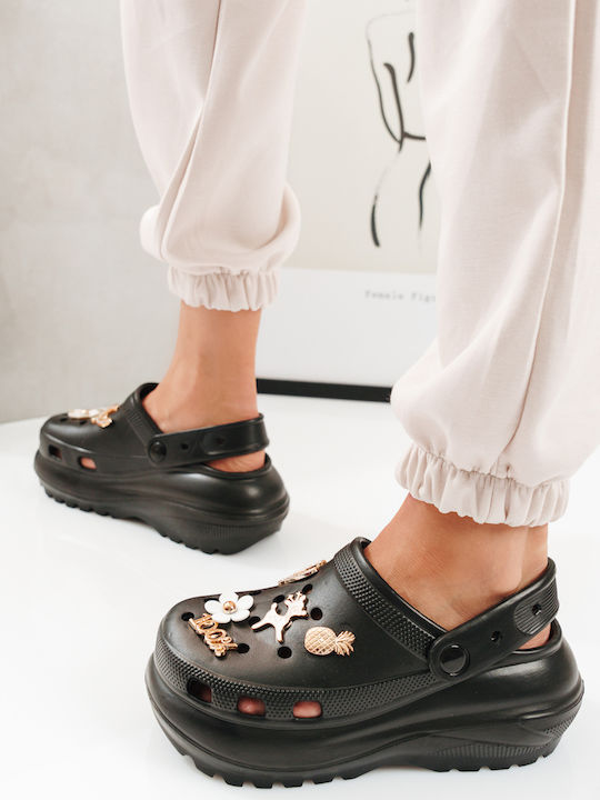 Schwarze Clogs mit doppellagiger Profilsohle