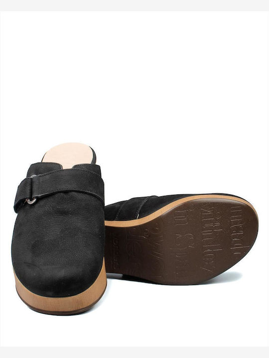 Leather Mules with Heel in Black Color