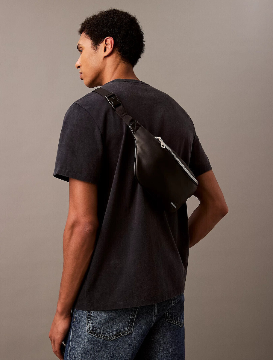 新品 Calvin Klein LV04G3012G UB1 ボディバッグ Fashion Bag 【公式通販】