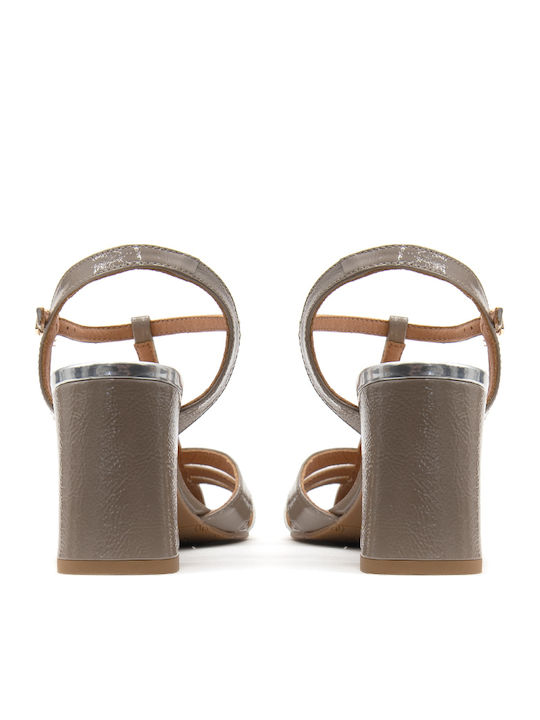 Sandalen aus Lackleder Weiß