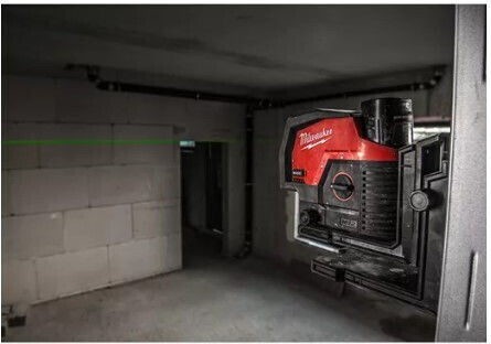 Milwaukee M12 Cllp301c Αυτορυθμιζόμενο Γραμμικό Αλφάδι Laser Πράσινης Δέσμης 12V με Εύρος Εργασίας 38m