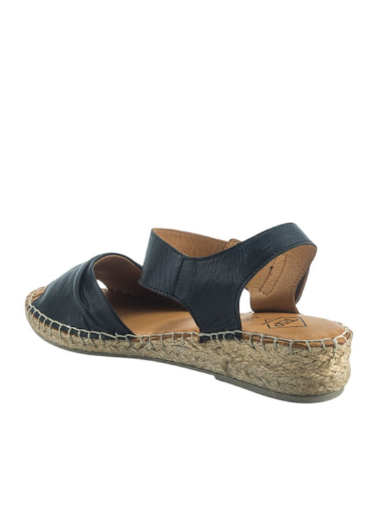 Women's Flat Sandals in Black Color