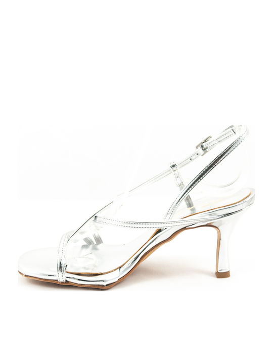 Sandalen aus Lackleder Silber