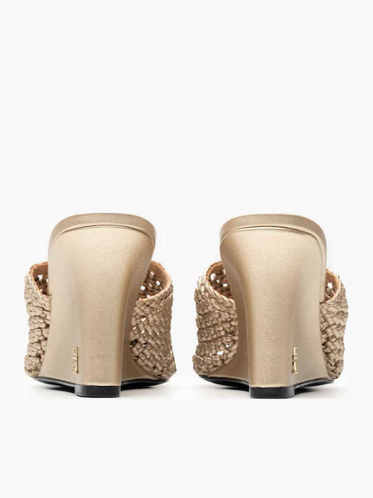 Leder Mules mit Absatz in Gold Farbe