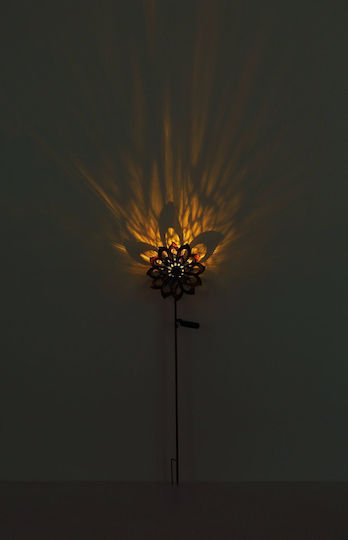 Globo Lighting Spiked Solar Light Flower with Warm White Light 3000K IP44 22.5cmx12cmx92cmcm