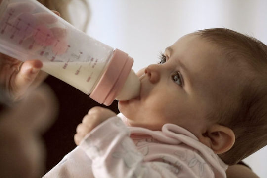 Chicco Plastic Baby Bottle Perfect 5 Anti-Colic with Silicone Nipple for 4+ months Pink Pink 300ml
