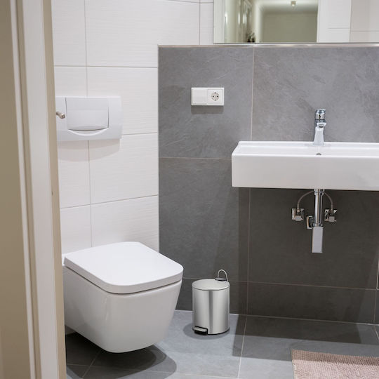 Relaxdays Metallischer Mülleimer mit Pedal Silber 5lt