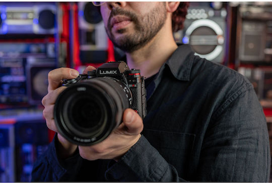 Panasonic Lumix DC-S1R II Mirrorless Cameră Kit (Lumix S 24-105mm F4 Macro OIS) Neagră
