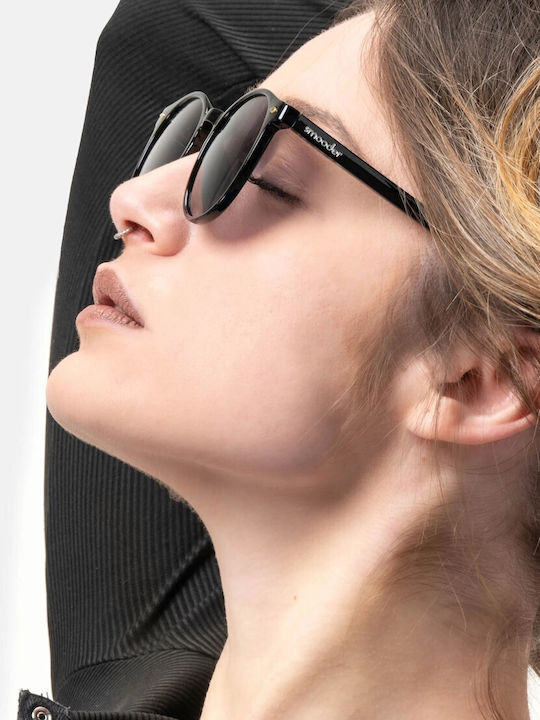 Smooder Unisex Sonnenbrille mit Schwarz Kunststoff Gestell und Schwarz Linse X046