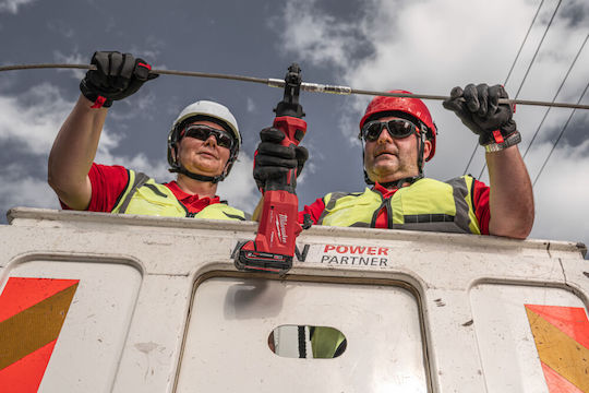 Milwaukee M18 Elektrische Crimpzange Batterie 18V 2x2Ah mit Hülle