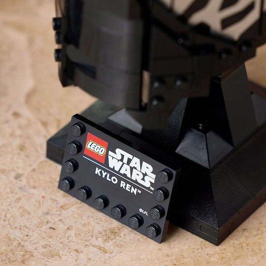 LEGO Star Wars Каска на Kylo Ren за 18+ Години 529 Бройки