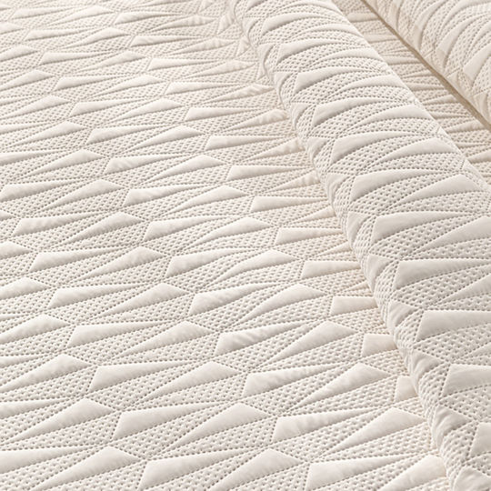 Guy Laroche Ruby Set Coverlet Queen Size Microsatin Ruby - Ivory 240x250cm 3pcs