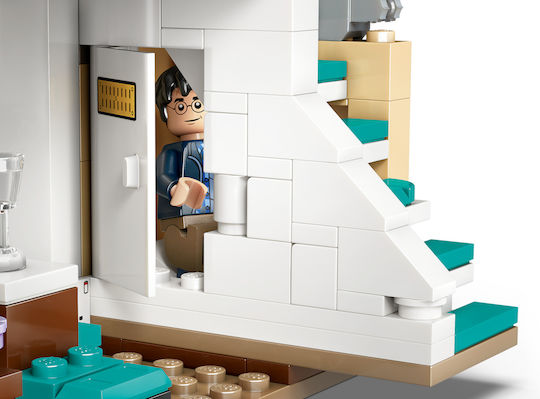 LEGO Harry Potter Privet Drive Aunt Marge's Visit for Ages 8+ 639 Pieces