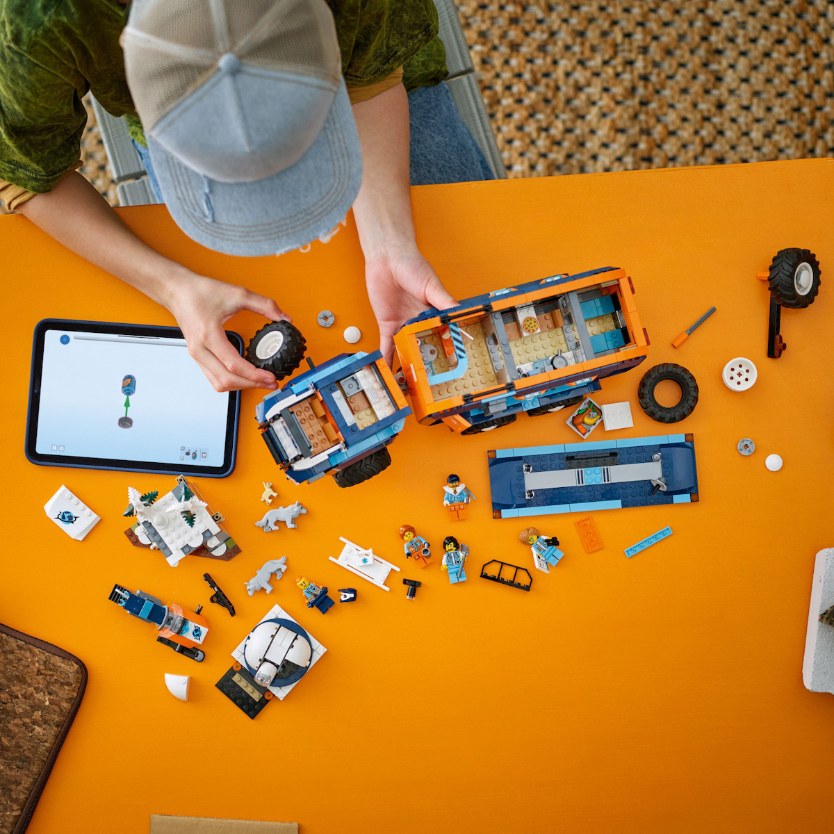 LEGO City Arctic Explorer Science Lab Truck Pentru 8+ Ani 1064