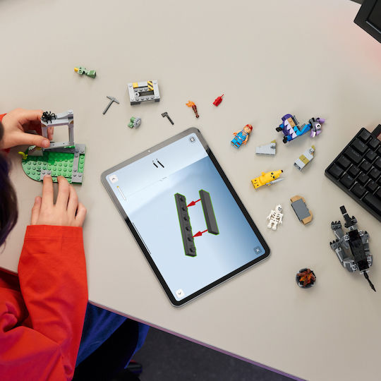 LEGO Fortnite Peely & Sparkplug Tabăra Pentru 7+ Ani 250 Bucăți