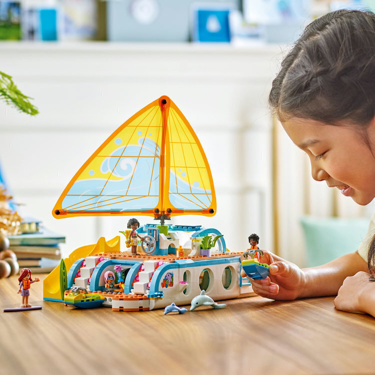 LEGO Friends Travel Boat Adventure Pentru 8+ Ani 685 Bucăți 42664