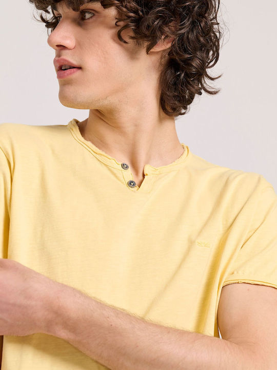 T-shirt Yellow