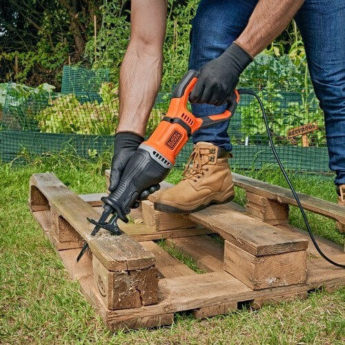 Black & Decker BES301K Σπαθοσέγα 750W