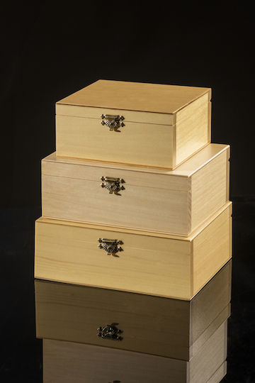 Wooden Case Storing Staunton No 5 Chess Pieces King Height 90 Mm