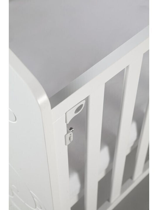 Interbaby Lovely White Baby Crib with Wheels