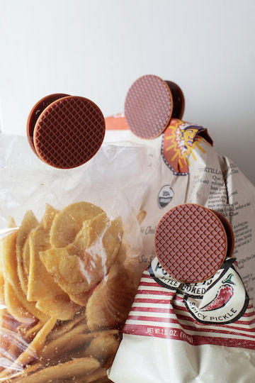 Waffle Bag Clips Food Packaging Clips Set 4 Pieces Kikkerland Bc19