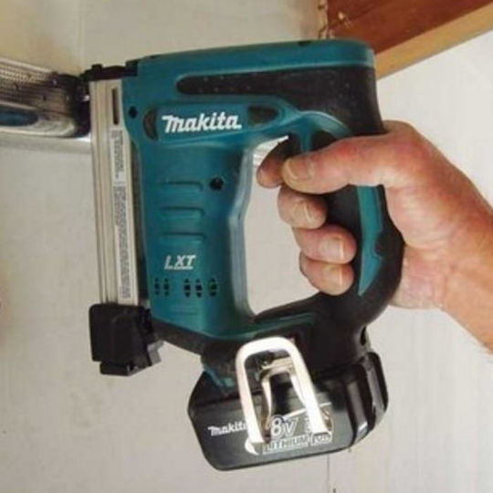Makita Καρφωτικό Μπαταρίας DST221Z 18V Solo για Συνδετήρες