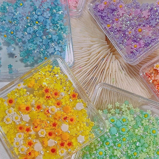 Nail Art Blumen Nageldesign Perlen 11