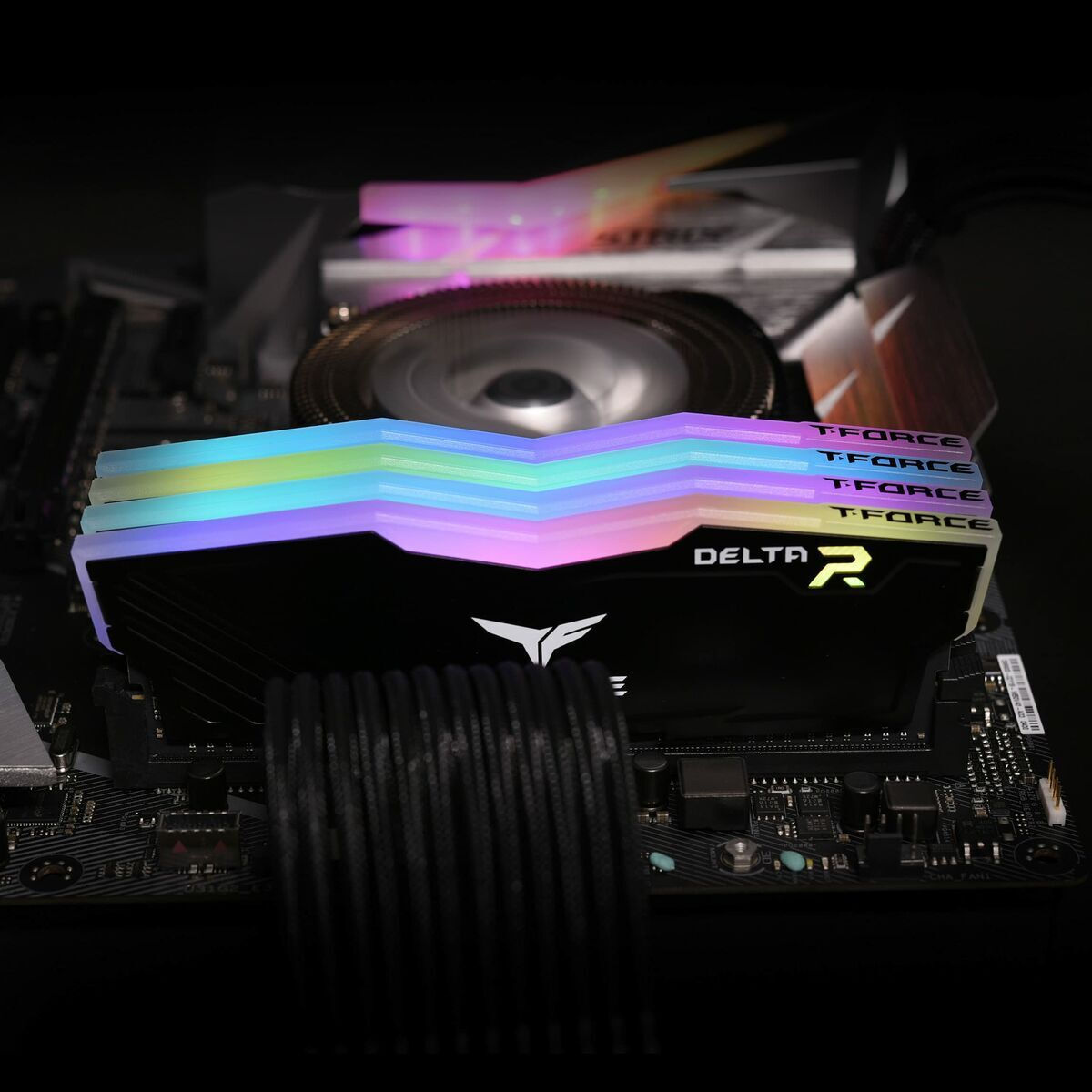 TeamGroup T-Force Delta RGB 16GB DDR4 RAM cu 2 module (2x8GB) și