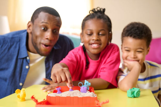 Spin Master Kinetic Sand Construction & Building Toy for Children 3+ Years
