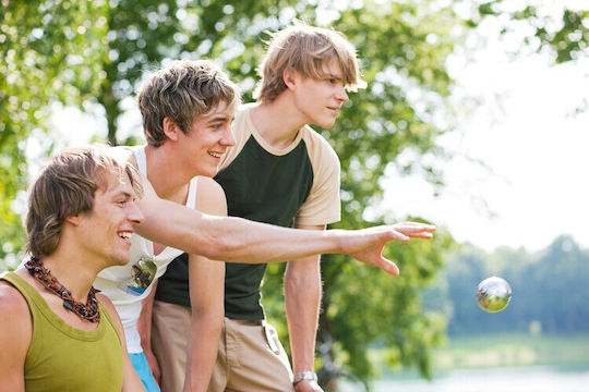 Joc de Petanque Interactiv Idealstore 8 Bile Cromate 1 Minge de Referință din Lemn Frânghie de Măsurare Husă cu Fermuar Mâner Toate Vârstele