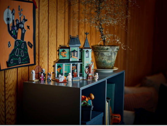 LEGO Creator 3-in-1 Haunted Mansion За 9+ Години 736 Бройки