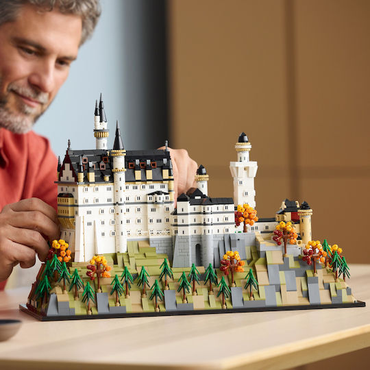 LEGO Architecture Neuschwanstein Castle pentru 18+ Ani 3455 Bucăți