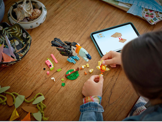 LEGO Creator 3-in-1 Wild Animals Tropical Toucan for Ages 7+ 225 Pieces