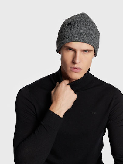 Beanie Beanie Knitted in Gray color