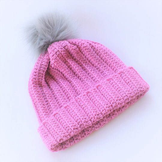 Pom Pom Beanie Beanie Knitted in Pink color