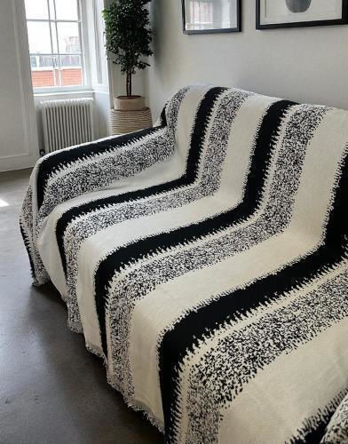 Linea Home Bengal Dreisitzer-Sofa Wurf Chenille 180x300cm Schwarz