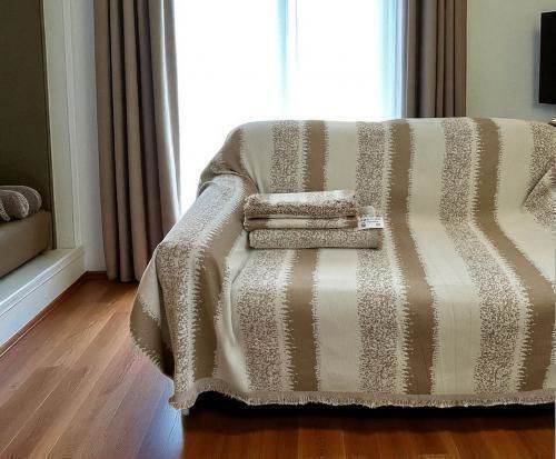 Linea Home Bengal Cuverturi Pentru Canapea 3 Locuri Șenilă 180x300cm Bej