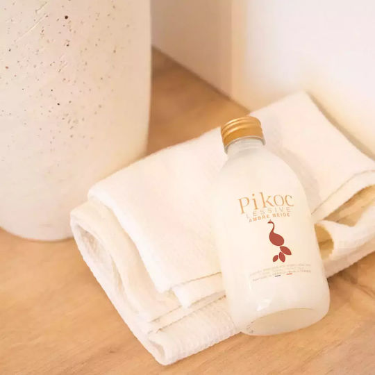 Pikoc Flüssig Waschmittel für Empfindlich, Farbige & Weiße Kleidung 300ml (7 Messbecher) 1cm