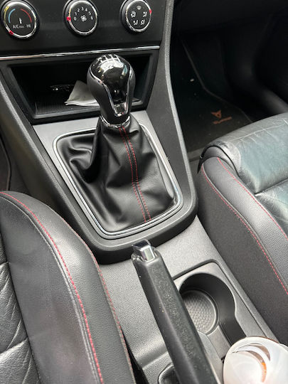 Калъф За Копче На Скоростен Лост Червен Шев Подходящ За Seat Leon 3 Mk3 5f 6 Скорости 2013-2020