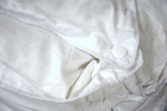 4 Seasons Quilt 2 Pieces Satin Stripe Buttons 260x240 King Size 200 Gsm