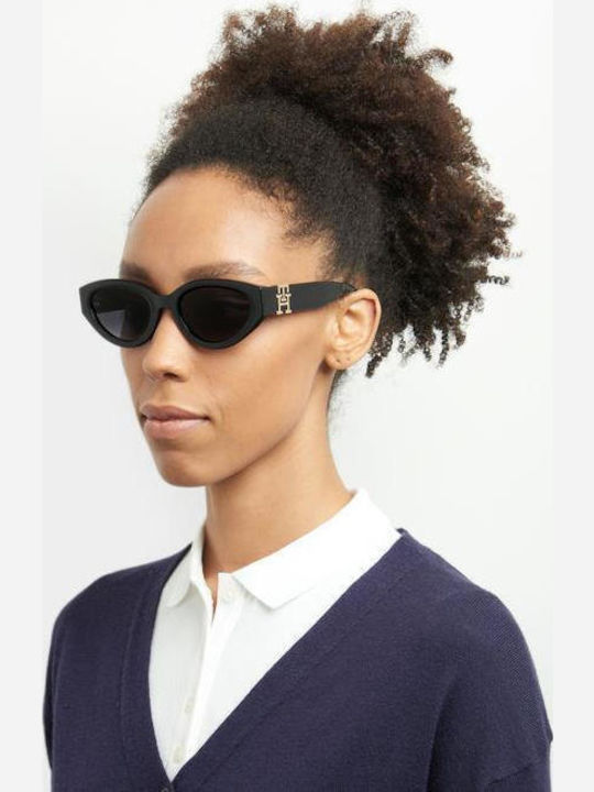 Tommy Hilfiger Women's Sunglasses with Black Plastic Frame and Black Gradient Lens