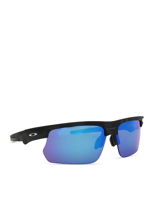 Oakley Prizm Sapphire Мъжки Слънчеви Очила с Черна Пластмасова Рамка и Сини Поляризирани Огледални Стъкла OO9400-05