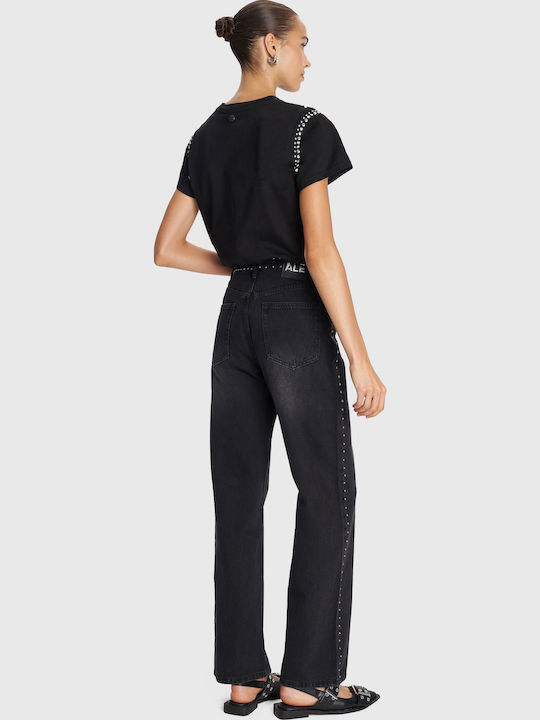 8921656-BLACK