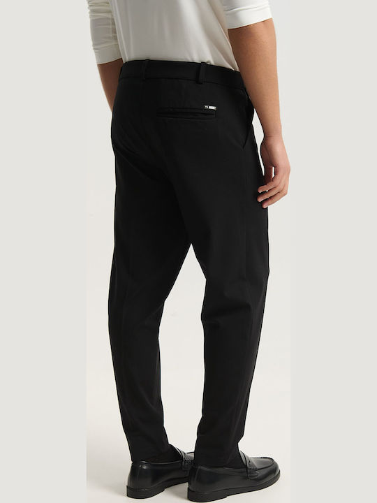 Trousers in Regular Fit Black