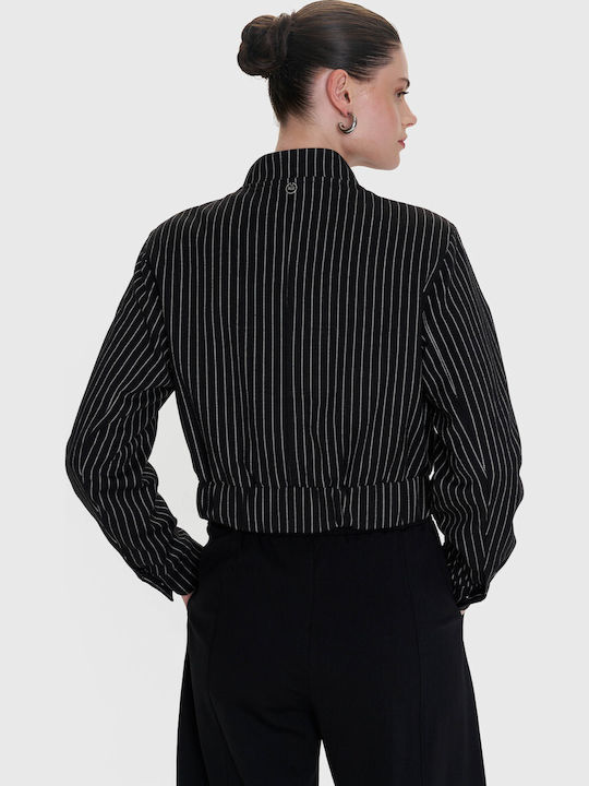 8921872-BLACK