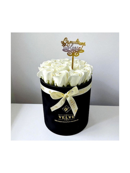 Aranjament Floral Crystal Beauty 15 Trandafiri Săpun Lucrați Manual Cristale În Cutie Catifea Neagră Capac „La Mulți Ani Maria!” Alb