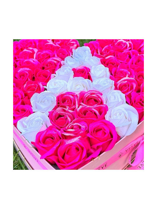 Aranjament Floral Personalizat Litere În Cutie Inimă Roz 49 Trandafiri Săpun Fucsia-Alb Cu Sclipici